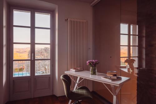 a room with a white desk and a window at Scarpa Villas - Barolo Luxury Escape in Verduno