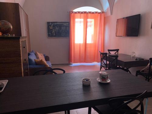 a living room with a table and a dining room at Monolocale nel cuore di Bosa in Bosa