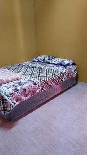 Postel nebo postele na pokoji v ubytování Homestay Naimah