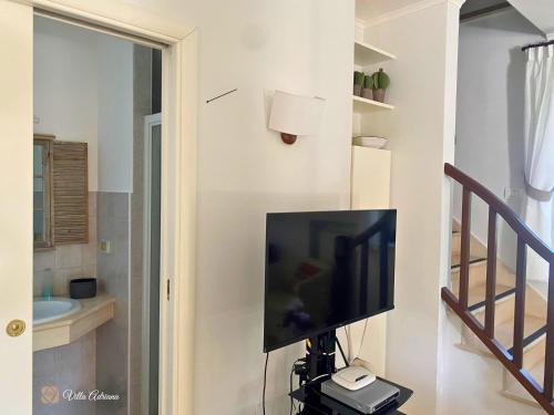 Μια τηλεόραση ή/και κέντρο ψυχαγωγίας στο B&B Villa Adriana
