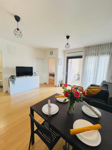 Almond 2 - Free Parking