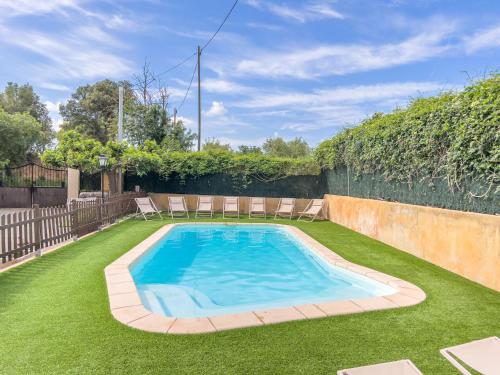 a swimming pool in the middle of a yard at Majordoms - Ca l'Esclop, Alt Empordà in Girona