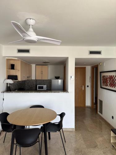 Duplex delante del mar con gran terraza y piscina comunitaria
