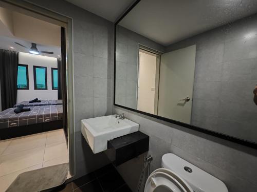 Ένα μπάνιο στο Meritus Premium Home Suite 8 Pax