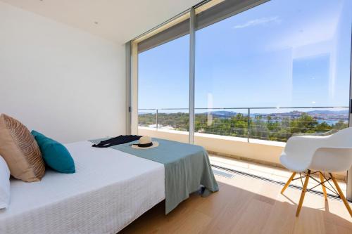 Postel nebo postele na pokoji v ubytování Villa in Ibiza Town sleeps 10 - Villa Vue