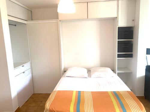 Postel nebo postele na pokoji v ubytování Bel appartement situé idéalement