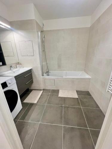 Koupelna v ubytování Appartement neuf et spacieux