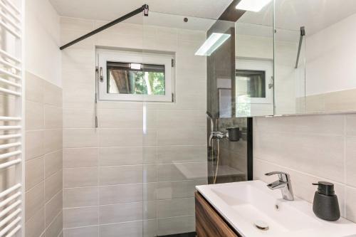 a bathroom with a sink and a shower at Haus am See in Königs Wusterhausen