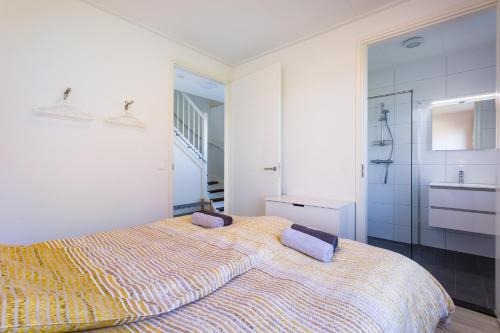 Ένα ή περισσότερα κρεβάτια σε δωμάτιο στο Luxe vakantievilla 6-8 personen - Privé tuin - Achterhoek