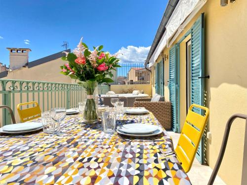 Μπαλκόνι ή βεράντα στο Luxury "Les Toits du Soleil" - Magnifique appartement avec terrasses et jacuzzi - Centre de cannes - By SCLS Locations