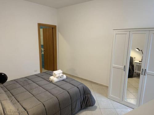 a bedroom with a bed and a mirror at Appartamento Don Guido in Castellabate