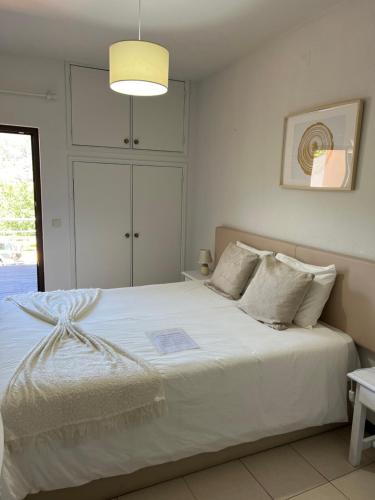 Säng eller sängar i ett rum på Cantinho das Oliveiras