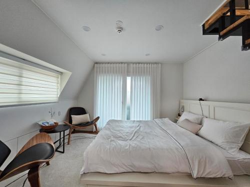 Hongdae 10mins, HapJeong 5mins, AirportBUS 5mins, Largo House SEOUL- Foreigner only_2