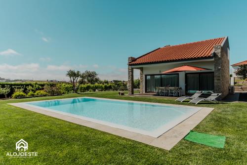 a swimming pool in the yard of a house at Páteo Sagaipo in Lourinhã