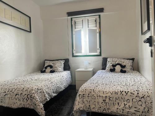 Ένα ή περισσότερα κρεβάτια σε δωμάτιο στο Maison bord de mer Calypso