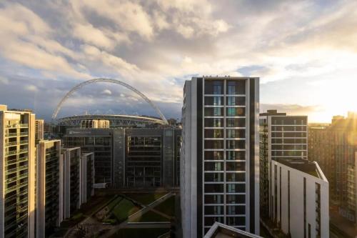 a view of a city skyline with a gateway arch at Repton Gardens at Wembley Park in London