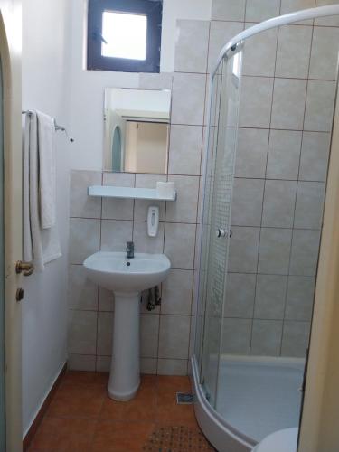 a bathroom with a sink and a shower at Randevu in Caracal
