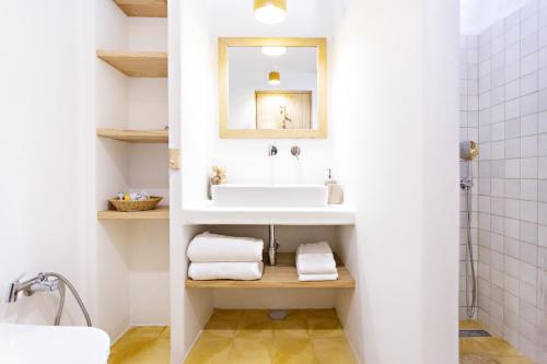 a bathroom with a sink and a mirror at Casa dos Avos in Santa Luzia