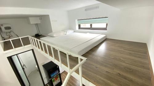 Postel nebo postele na pokoji v ubytování Era Apartment Khuc Thua Du