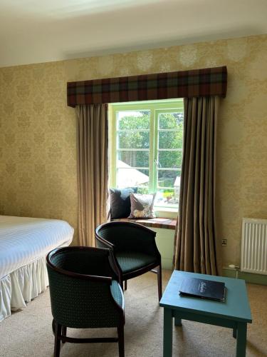 Postel nebo postele na pokoji v ubytování Blackaddie House Hotel