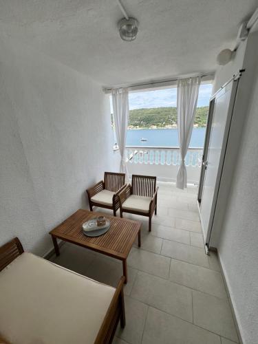 Gambar di galeri bagi Kaala Old House Apartment di Supetarska Draga
