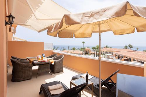 Exclusive Penthouse Playa Las Vistas 5 close to sea and beach, aircondition for a fee, wifi, terrace, heated pool