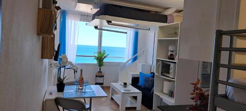 Estudio en primera línea de mar