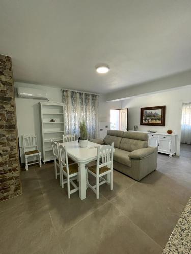 a living room with a table and a couch at Casa Javi y Carmen in Coto Rios