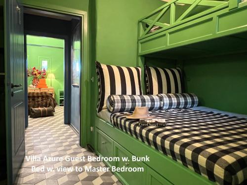 a green bedroom with a bunk bed with a couch at VillaRentalKoufonisiGreece in Koufonisia