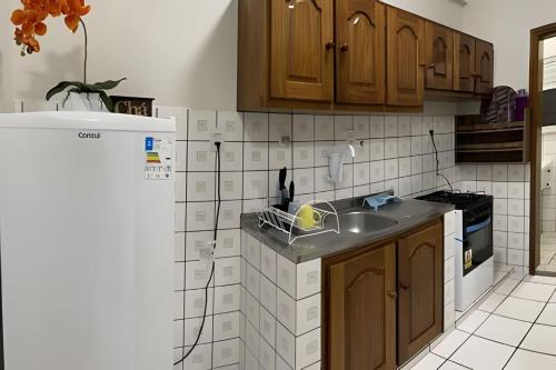 a kitchen with a sink and a counter top at Umbelino Moradia in Santarém