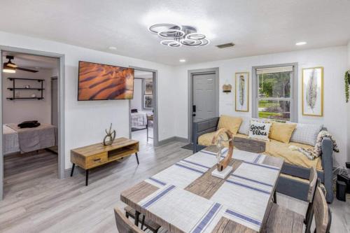 Imagen de la galería de Spacious 4br Orlando Home Flex Room Pets Ok, en Orlando