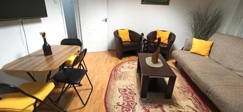Χώρος καθιστικού στο Martha`s place – Preko Morače
