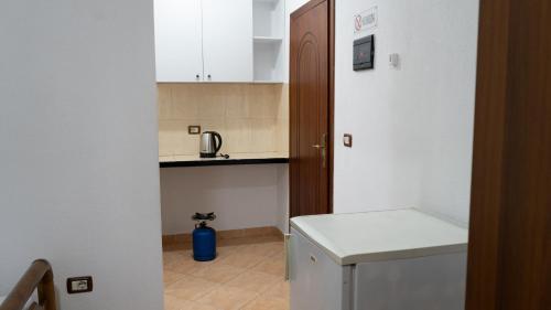 Kuchyň nebo kuchyňský kout v ubytování Villa ReyAn Durrës