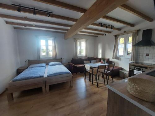 Postel nebo postele na pokoji v ubytování Apartmány Ema a Ela