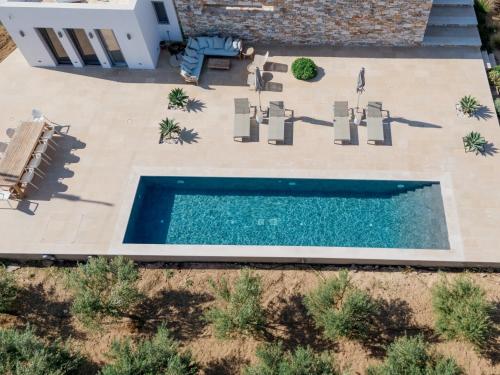 Bazén v ubytování Bracket House Paros nebo v jeho okolí