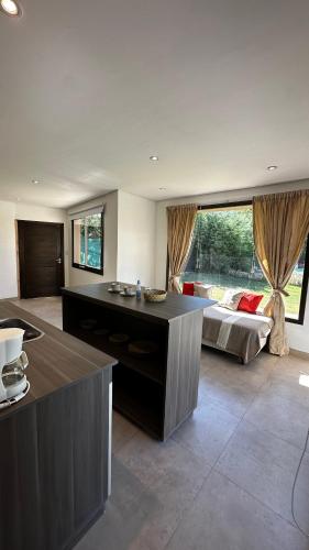 a large living room with a bed and a kitchen at Tiny House Chacras in Chacras de Coria