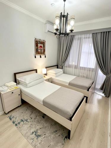 Llit o llits en una habitació de Compass Hostel