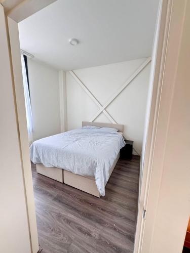 Postel nebo postele na pokoji v ubytování 86 3City Appartement met Privé parkeerplaats