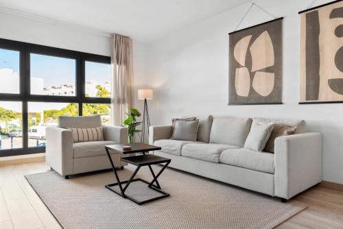 Beautiful 2-bedroom apartment near center and beach