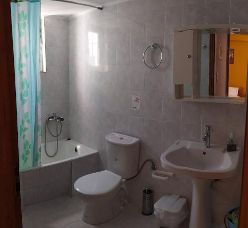 Kúpeľňa v ubytovaní Sea View And Mountain View Apartment For 4 People