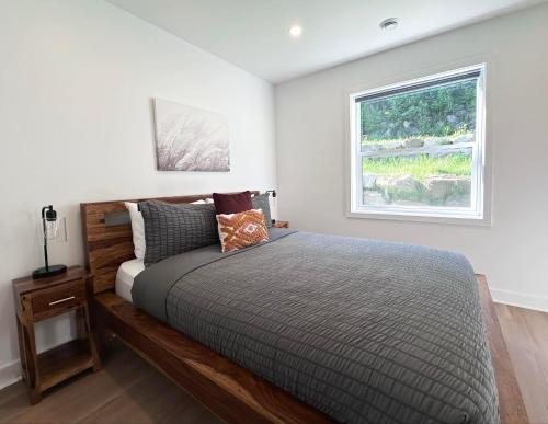 a bedroom with a bed and a window at Le domaine du Sous-Bois in Mont-Blanc