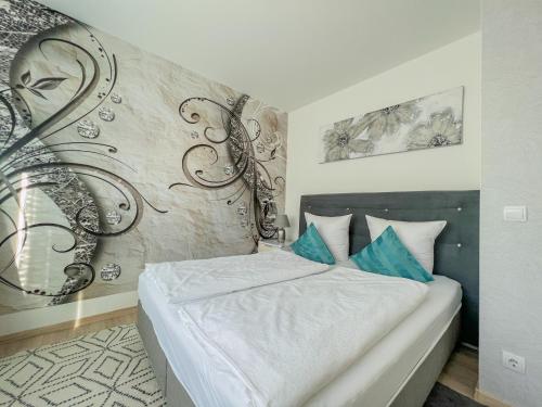 Un pat sau paturi într-o cameră la Relax Prémium Wellness Apartman