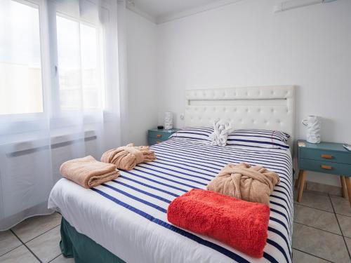 a bedroom with a bed with towels on it at T3 Vue Mer Clim Wifi Parking in Canet-en-Roussillon