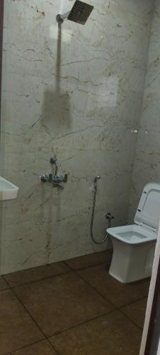 a bathroom with a toilet and a sink at Dream Nest Resort in Mettuppālaiyam