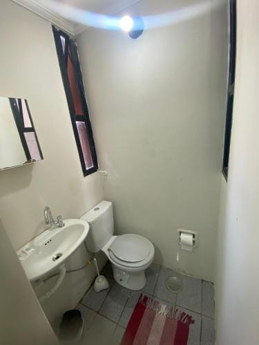 Ένα μπάνιο στο Apart 2 dorm. Prox Cambuí Wi-Fi Gar Var Note Pet