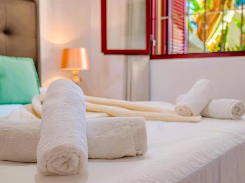 Voodi või voodid majutusasutuse Suitur vista Bahía apartment with jucuzzi barbacue toas