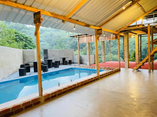 Swimming pool sa o malapit sa Forestar Villa and Restaurant