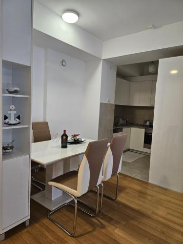a kitchen and dining room with a table and chairs at Apartment S&M in Banja Luka