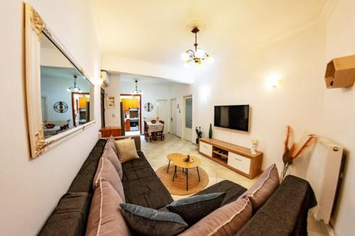 TV a/nebo společenská místnost v ubytování Sotiris Apartment
