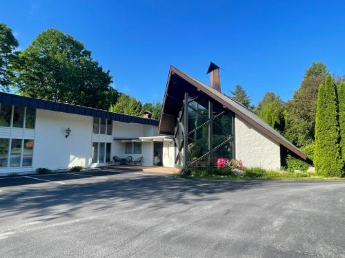 a large white building with a black roof at Toll Road Inn in Manchester